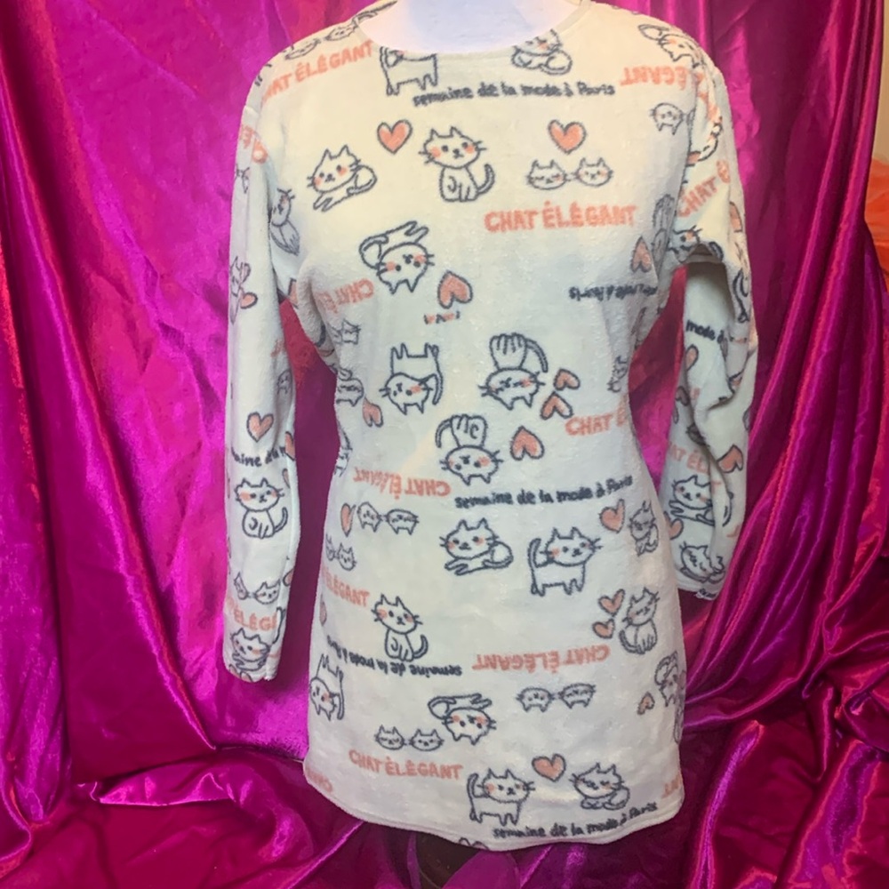 Super soft, fleece, cute kitty cat heart top size medium long sleeve